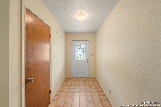 200 Oakview, Kerrville, Texas image 7