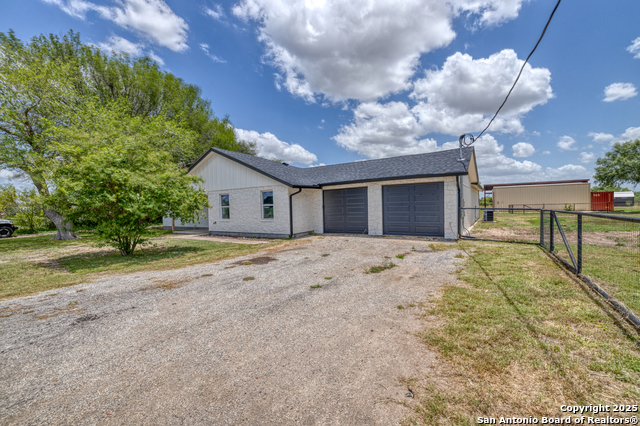 121 Cr 367, Uvalde, Texas image 2