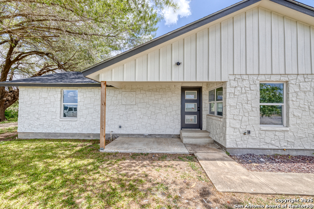 121 Cr 367, Uvalde, Texas image 3