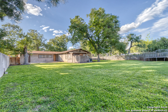827 E Nopal, Uvalde, Texas image 18