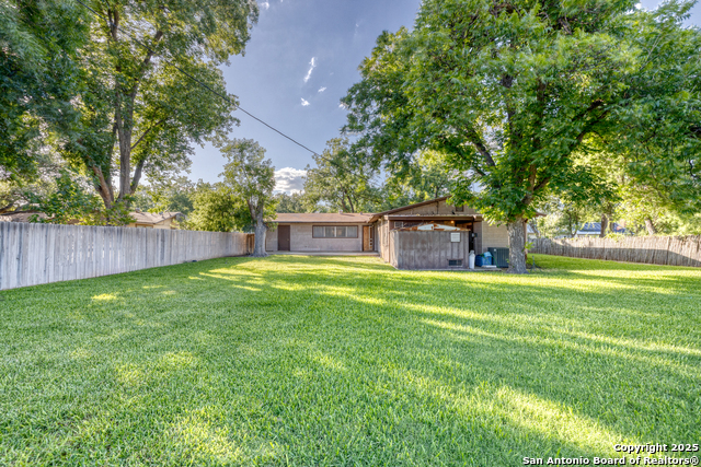 827 E Nopal, Uvalde, Texas image 19