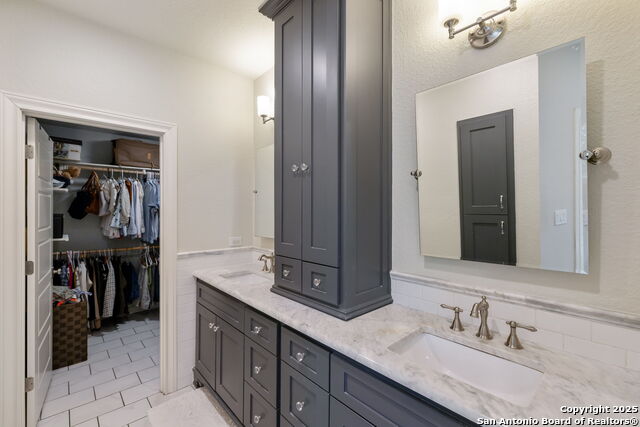235 E Fair Oaks, Alamo Heights, Texas image 37