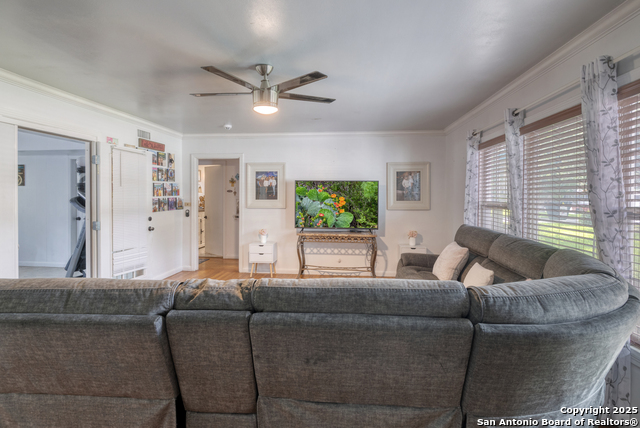 840 Cherry, Uvalde, Texas image 19