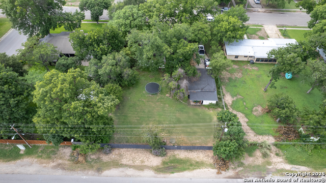 840 Cherry, Uvalde, Texas image 33