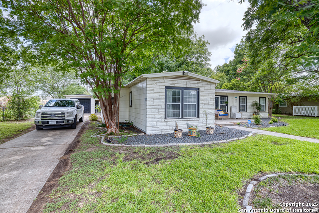 840 Cherry, Uvalde, Texas image 4