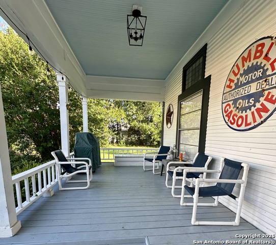 283 Sycamore, Utopia, Texas image 3