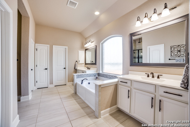 8823 Whisper Gate, Boerne, Texas image 16