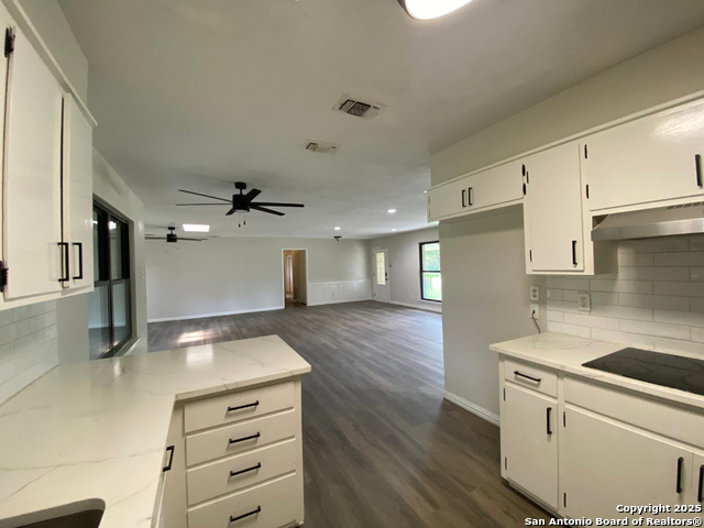 749 Windrock, Windcrest, Texas image 13
