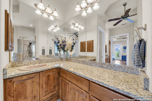 10210 Rafter O Trail, Helotes, Texas image 23