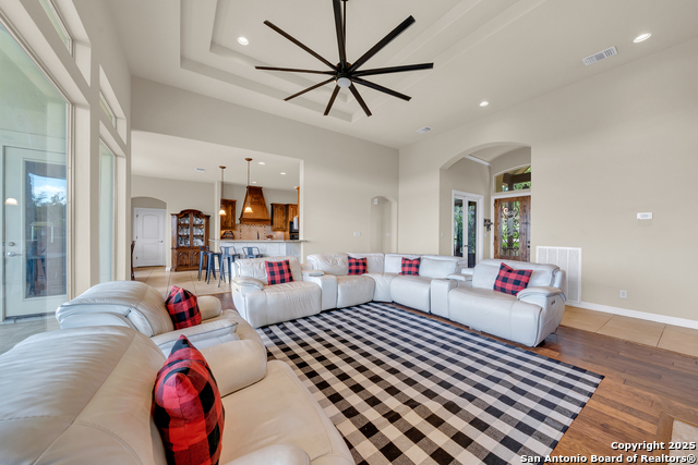10210 Rafter O Trail, Helotes, Texas image 9