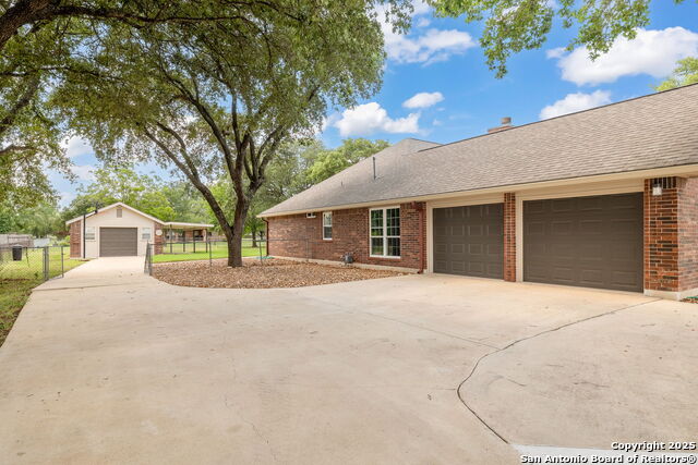 124 County Road 4712, Castroville, Texas image 37