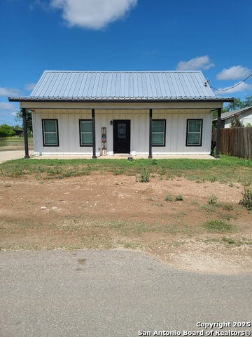 301 Pickford, Sabinal, Texas image 1