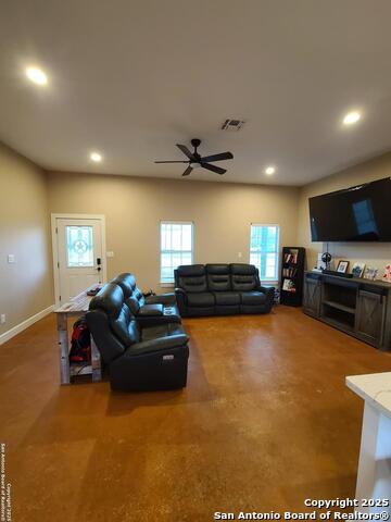 301 Pickford, Sabinal, Texas image 11