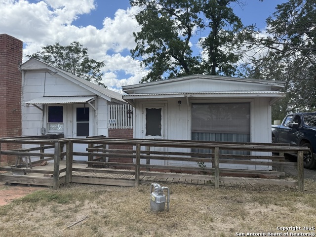 559 W Rheiner, Sabinal, Texas image 2