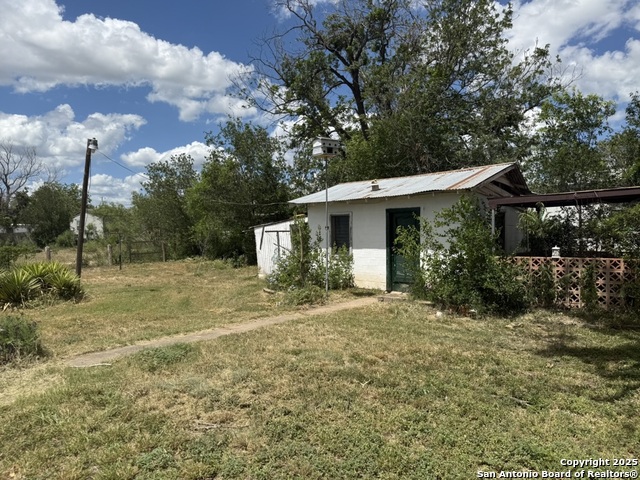 559 W Rheiner, Sabinal, Texas image 3