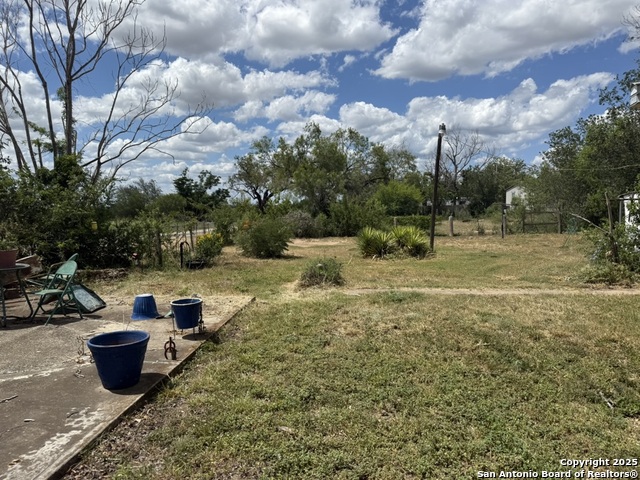 559 W Rheiner, Sabinal, Texas image 4