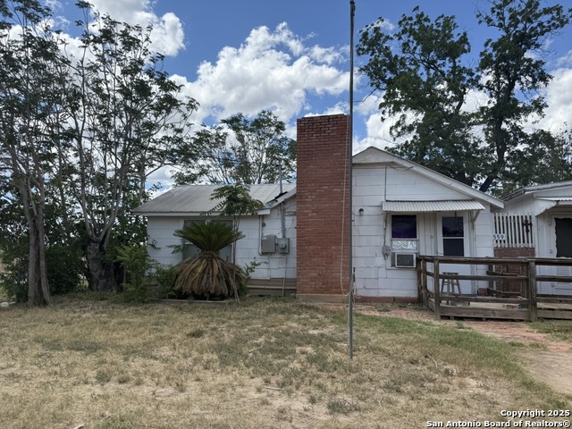 559 W Rheiner, Sabinal, Texas image 5