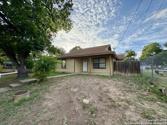 510 Roach, Uvalde, Texas image 2