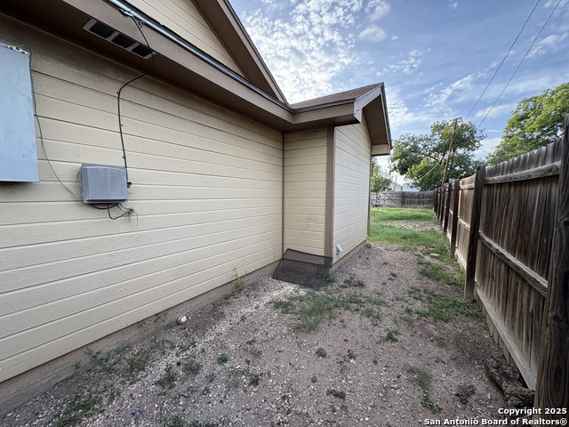 510 Roach, Uvalde, Texas image 7