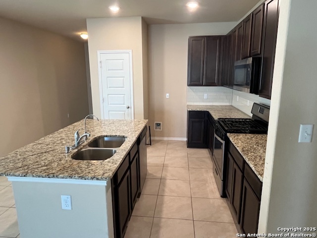 5506 Daniel Way, Saint Hedwig, Texas image 5