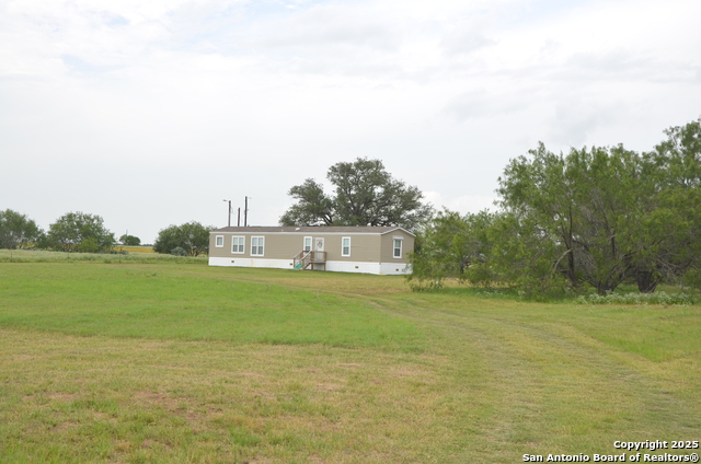 2566 County Road 2615, Devine, Texas image 2