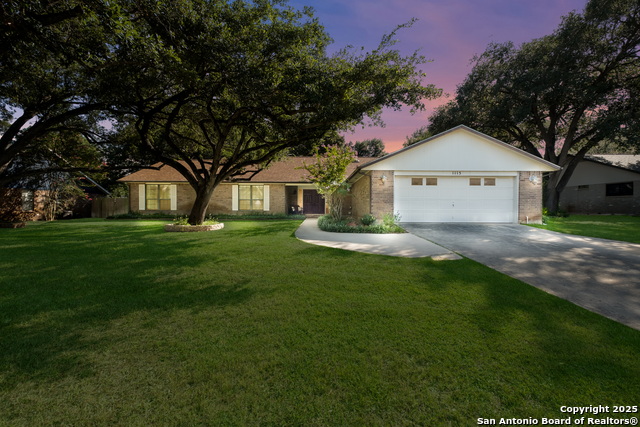 1115 Cardinal St, Pleasanton, Texas image 1