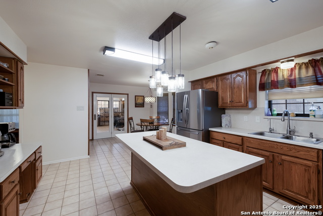 1115 Cardinal St, Pleasanton, Texas image 6