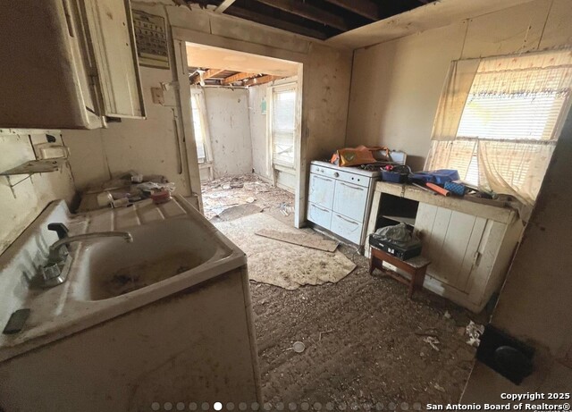 1815 14th, Hondo, Texas image 4