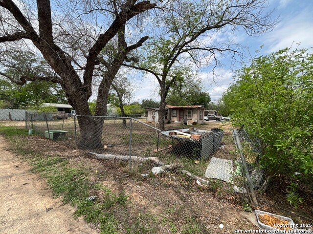 1815 14th, Hondo, Texas image 8