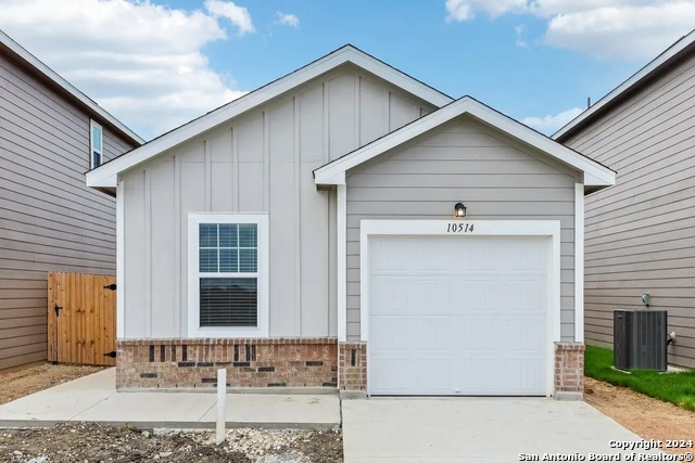 817 King Eider, Adkins, Texas image 1