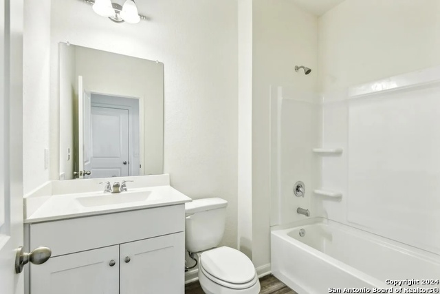 817 King Eider, Adkins, Texas image 2