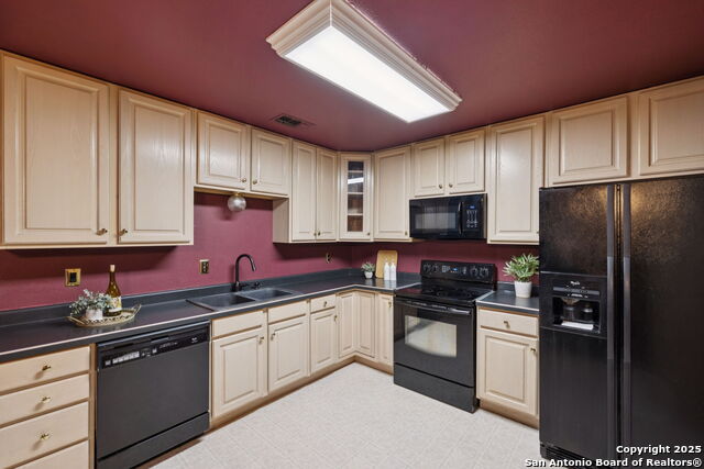 1062 Rolling Path, New Braunfels, Texas image 8