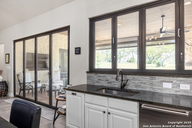 1013 Comanche Hills, Kerrville, Texas image 15