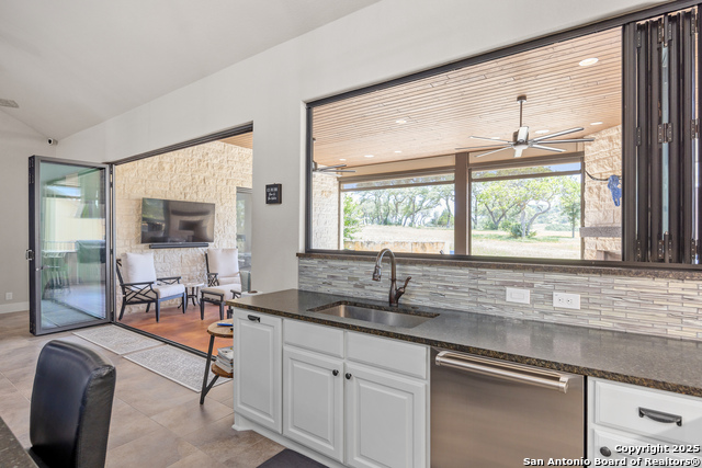 1013 Comanche Hills, Kerrville, Texas image 16