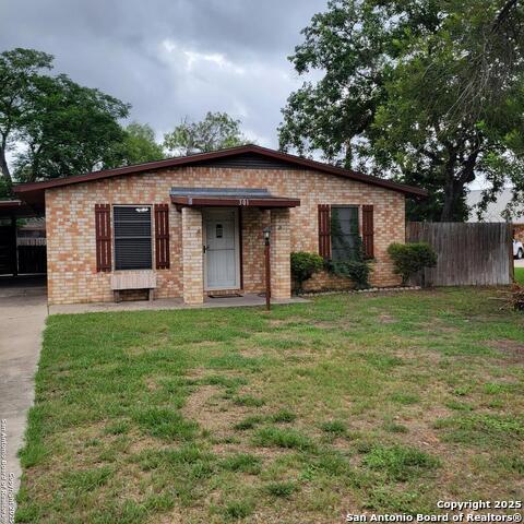 301 Greenlawn, Pleasanton, Texas image 2