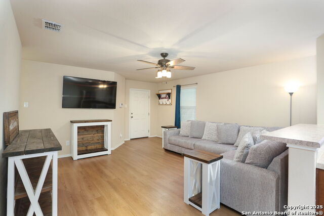 13131 Heathers Mist, Saint Hedwig, Texas image 5