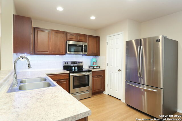 13131 Heathers Mist, Saint Hedwig, Texas image 9