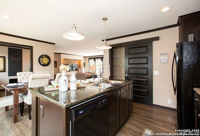 165 Maravillas, Pleasanton, Texas image 3