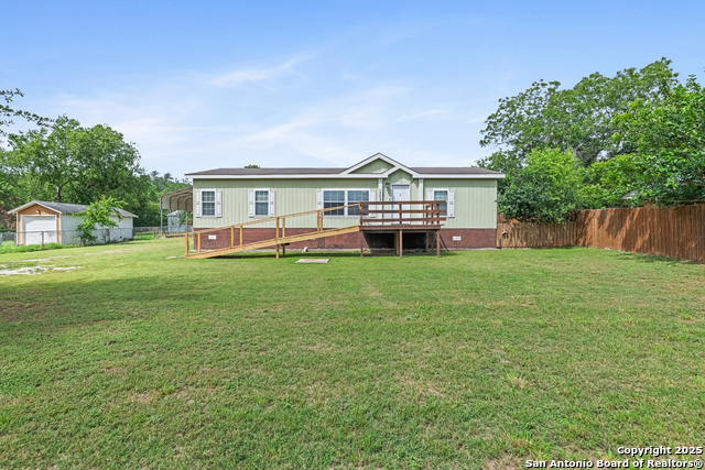 1305 5th, Floresville, Texas image 3
