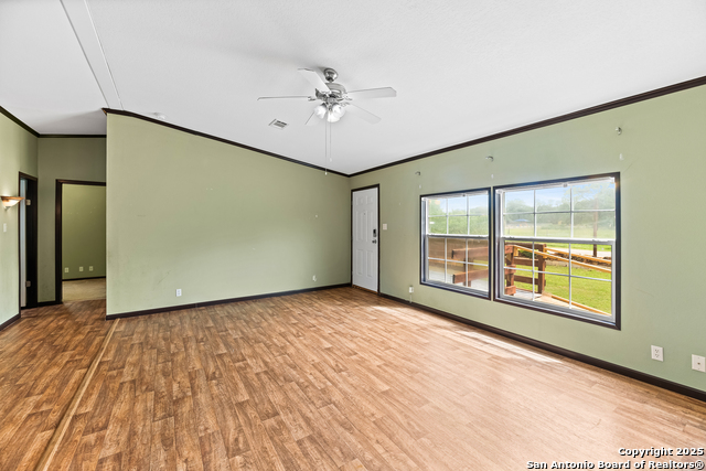 1305 5th, Floresville, Texas image 5