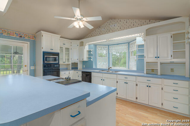 2981 Vivroux Ranch Road, Seguin, Texas image 32