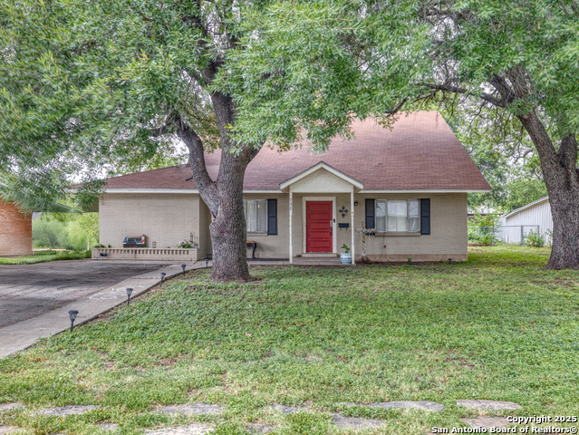 758 N High, Uvalde, Texas image 1