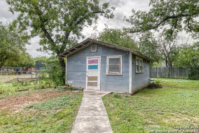 758 N High, Uvalde, Texas image 16