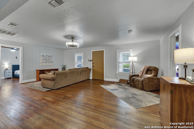 238 Short Avenue, Seguin, Texas image 5