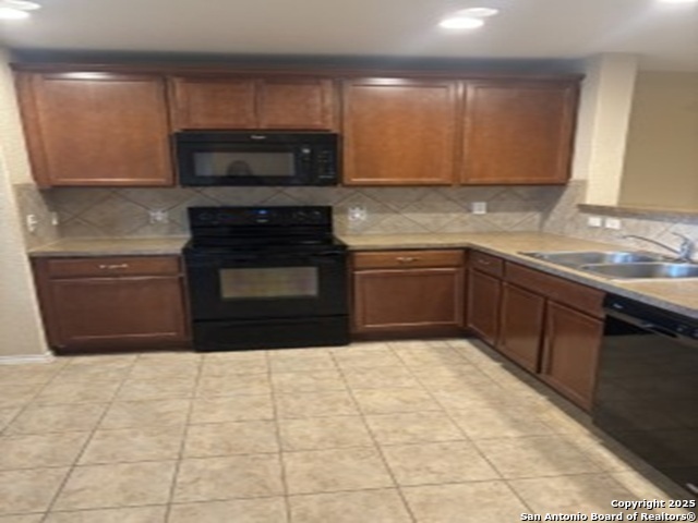 9511 Madison Crk, Converse, Texas image 3