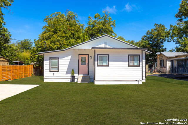 465 E Mather, New Braunfels, Texas image 1