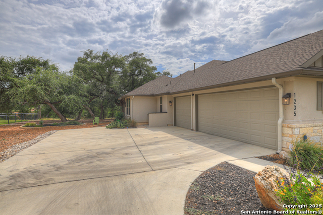 1235 Smoky Loop, New Braunfels, Texas image 7