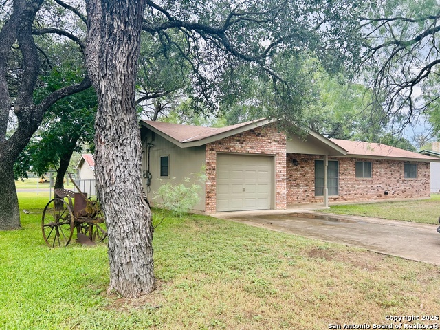 204 Skylark Dr., Fredericksburg, Texas image 1