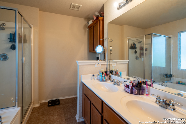 519 Donalan, Converse, Texas image 16