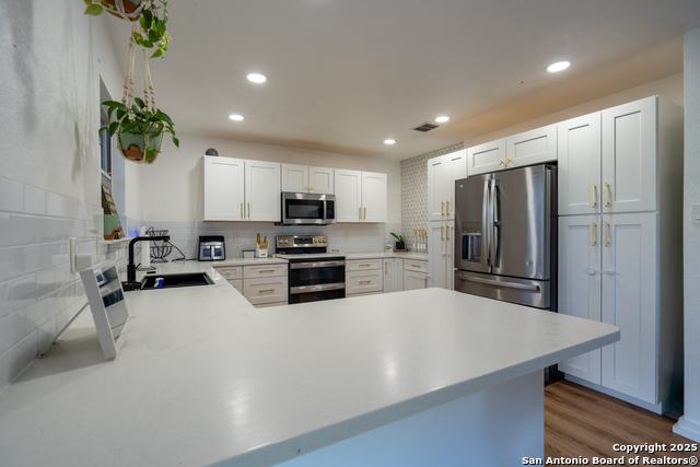 519 Donalan, Converse, Texas image 6